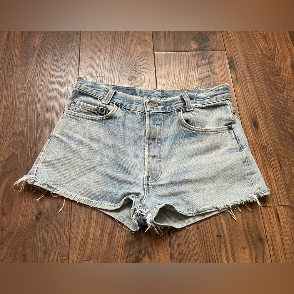 Levi button closure high waisted distressed shorts